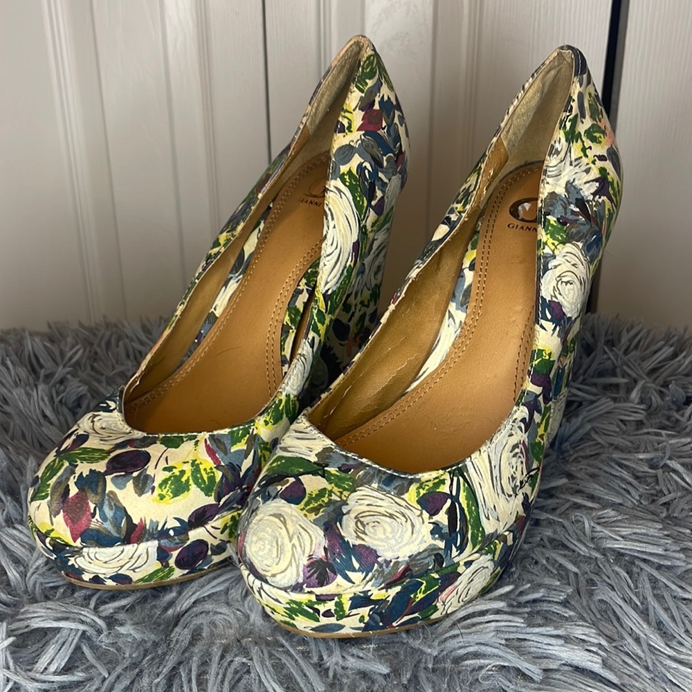 Floral Gianni Bini chunky heels